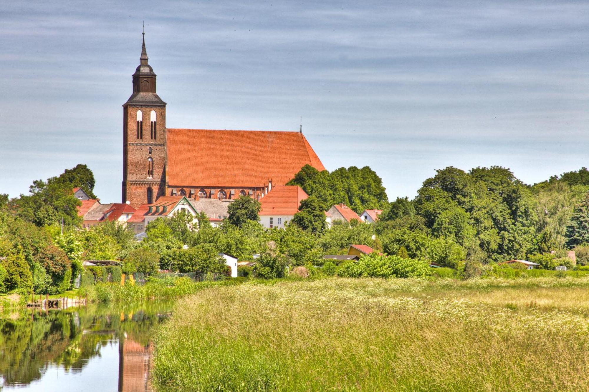 Hotel Am Markt Altentreptow Екстер'єр фото