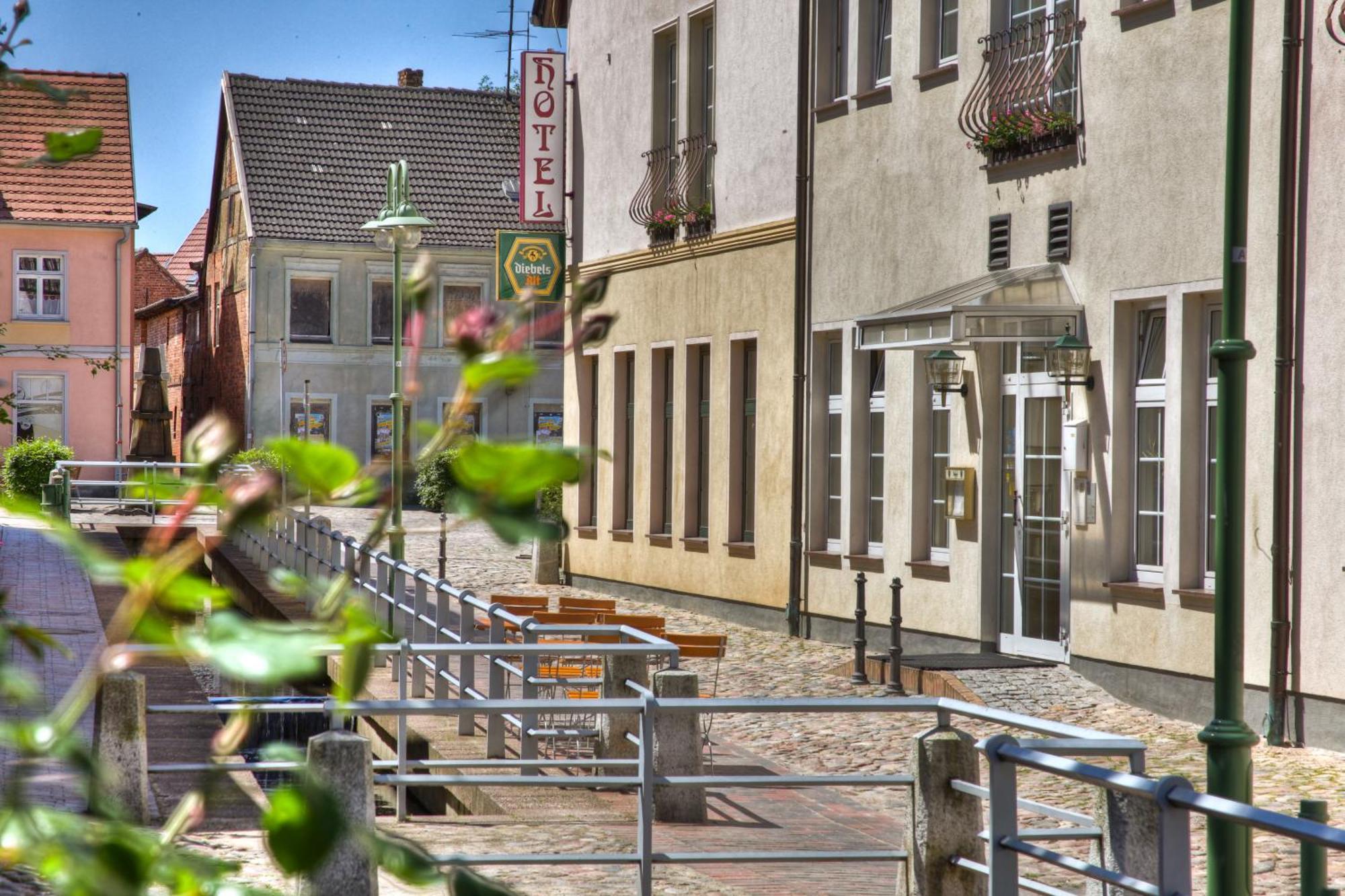 Hotel Am Markt Altentreptow Екстер'єр фото