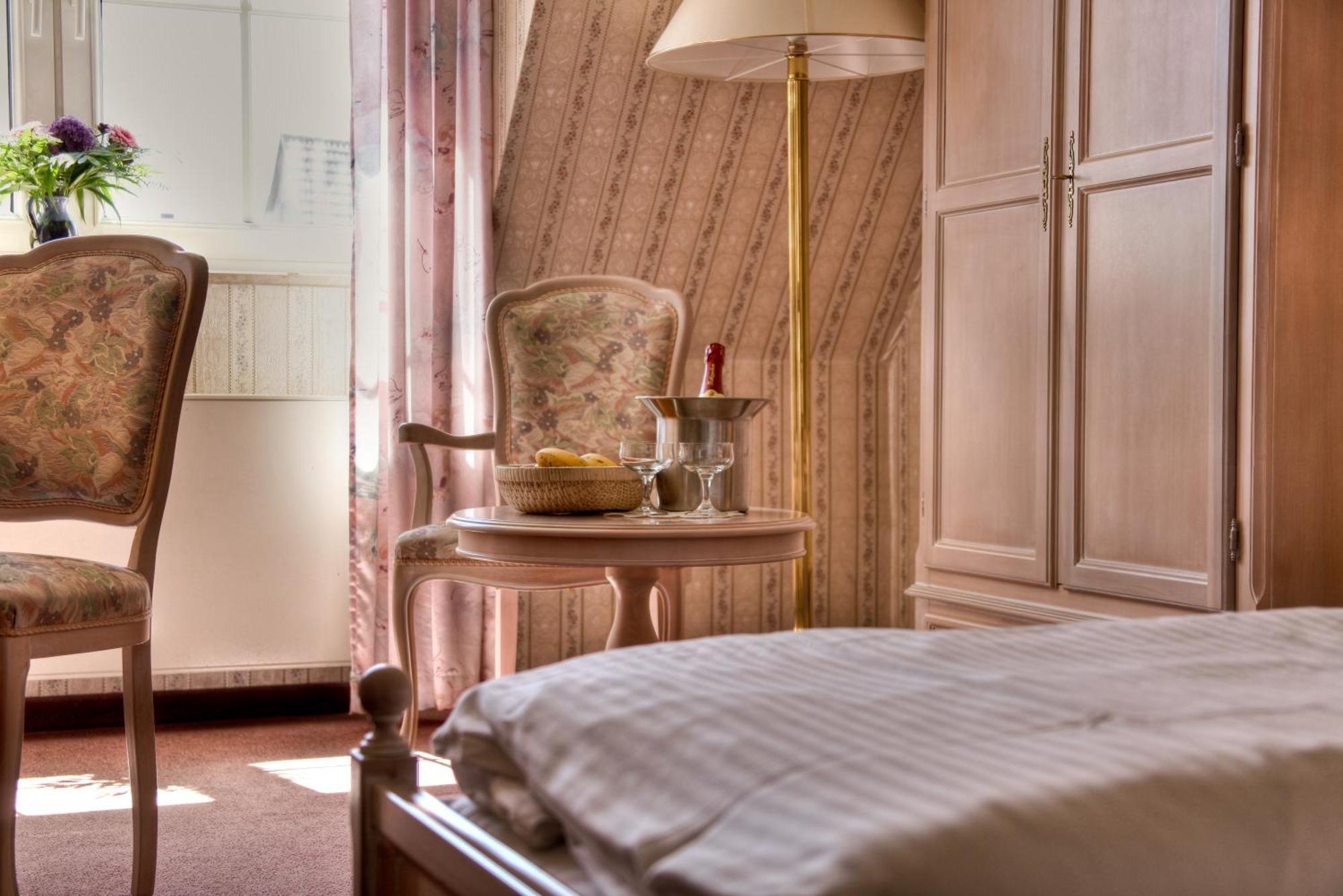 Hotel Am Markt Altentreptow Екстер'єр фото