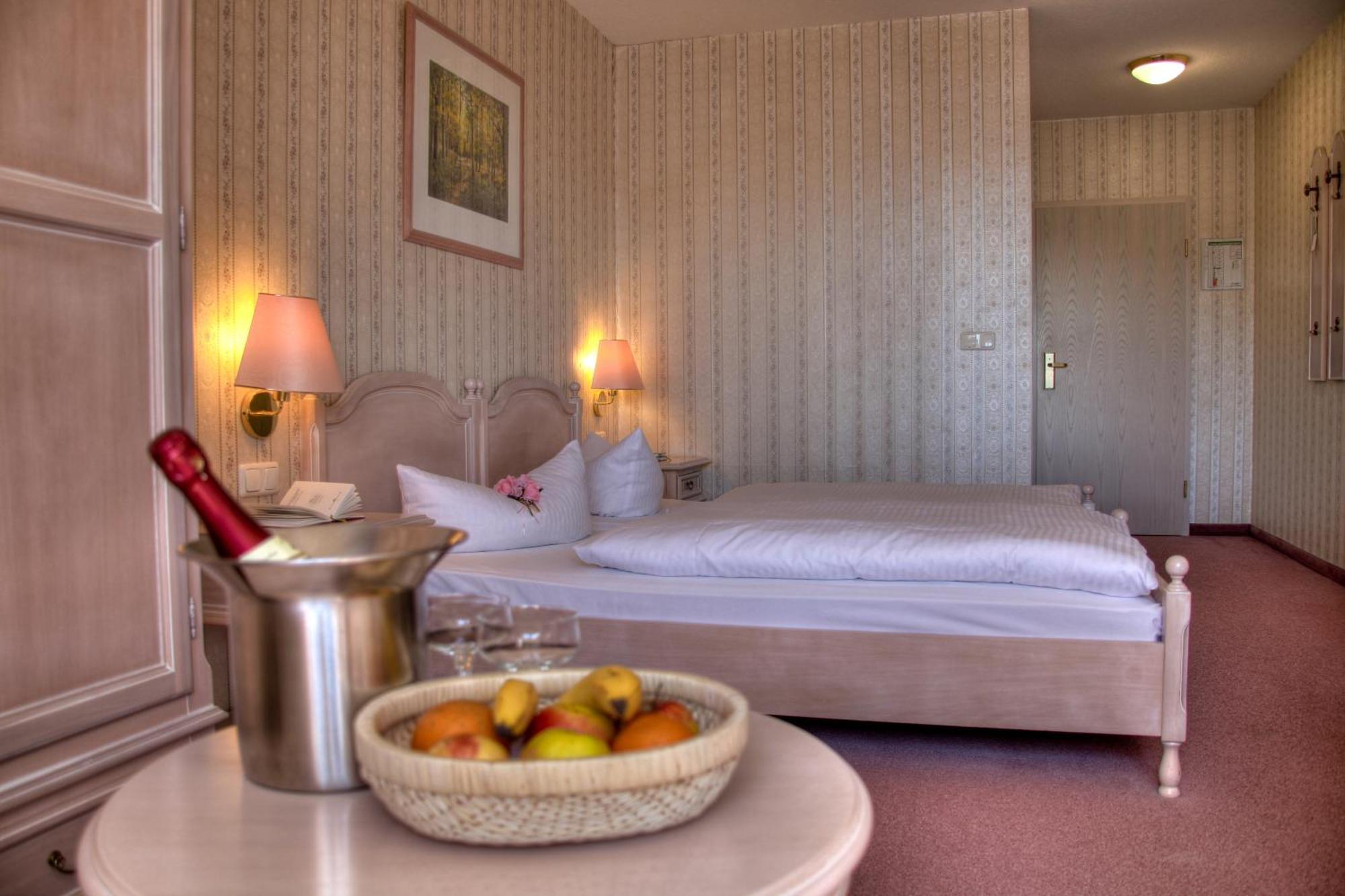 Hotel Am Markt Altentreptow Екстер'єр фото