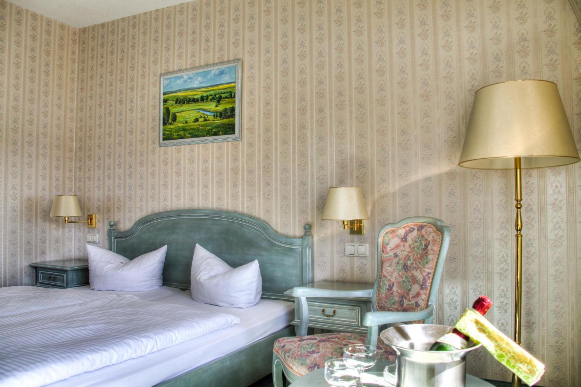 Hotel Am Markt Altentreptow Екстер'єр фото